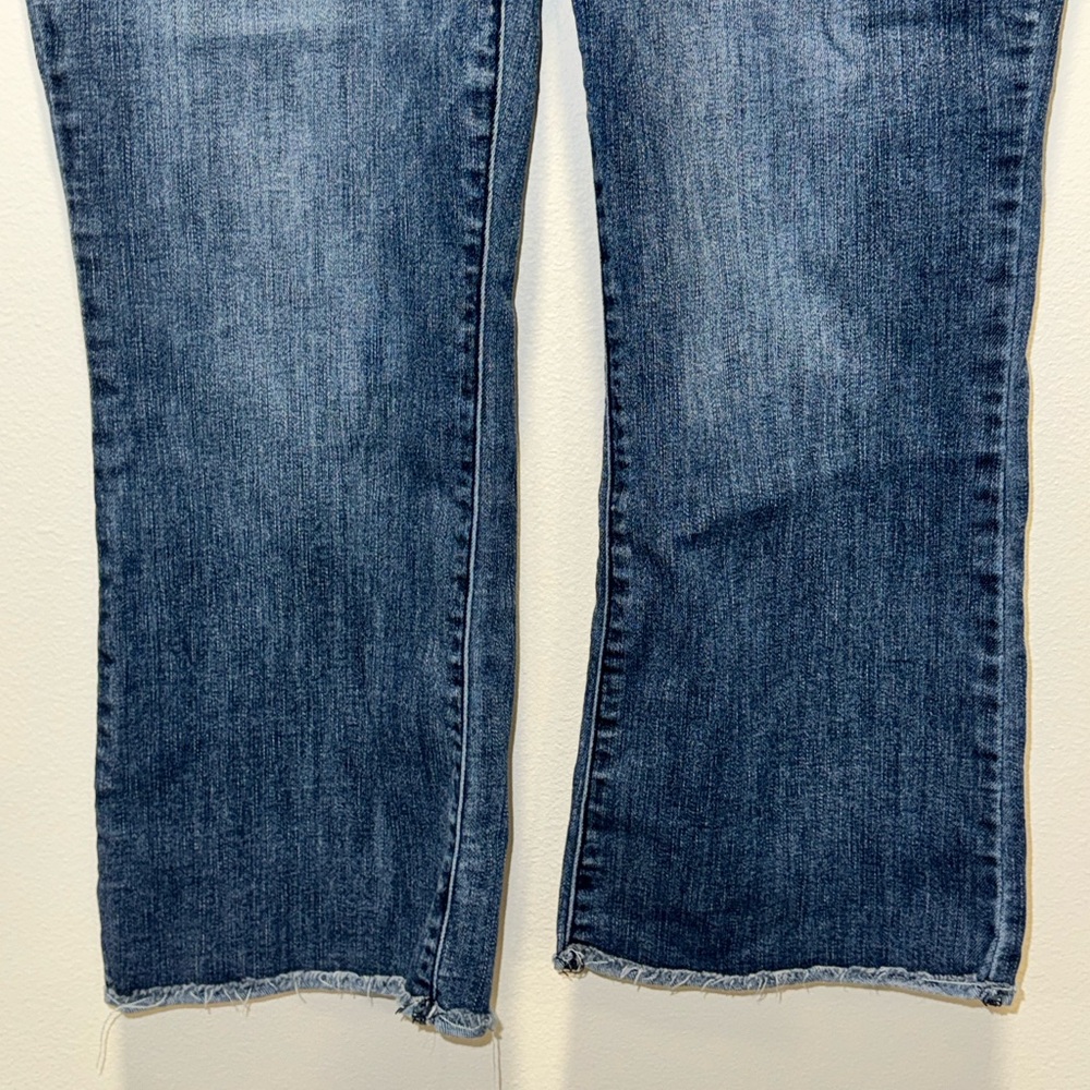 Democracy Blue Denim Cropped Jeans - Picture 4 of 10